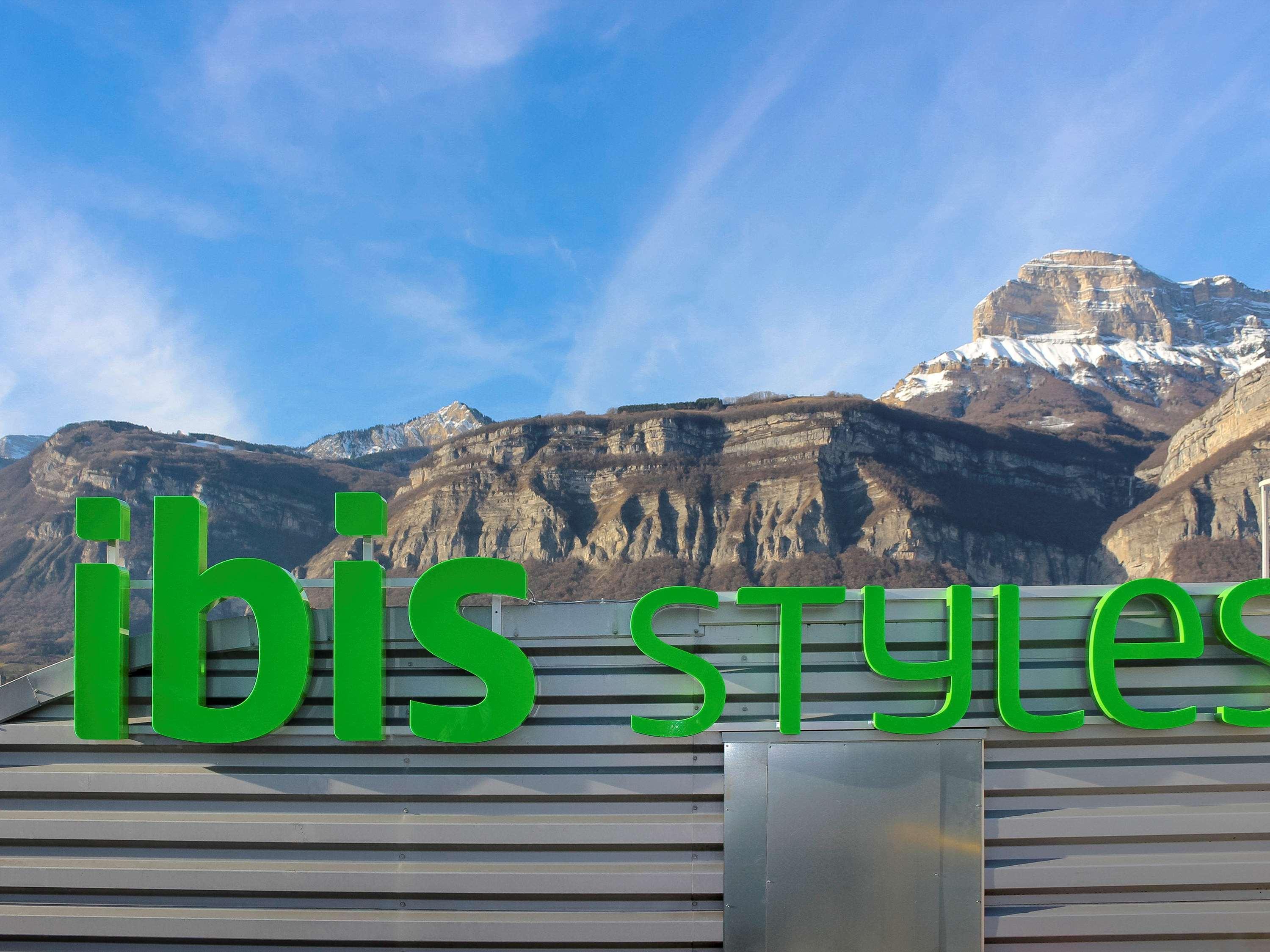 Ibis Styles Crolles Grenoble A41 Hotell Exteriör bild